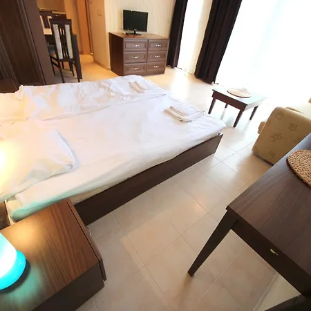 Apartament Menada Kavaci *