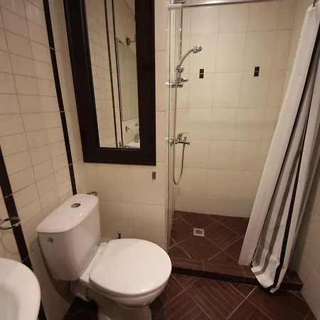 Apartament Menada Kavaci *