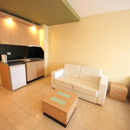 Apartament Menada Kavaci *