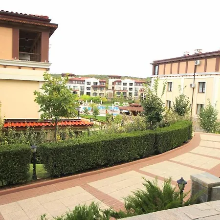 Apartament Menada Kavaci *